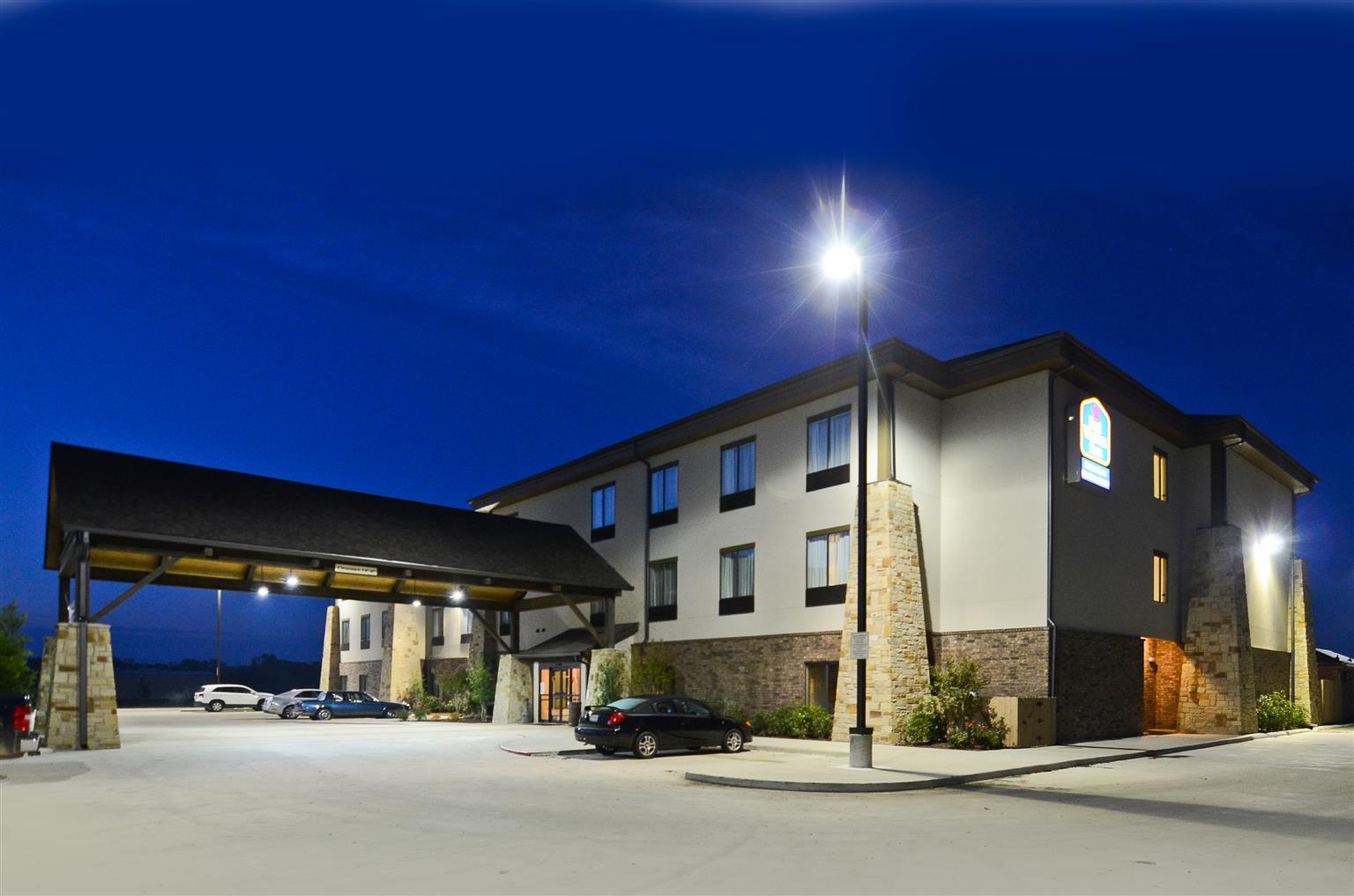 Hotel Western At Fork Inn&suites 3*