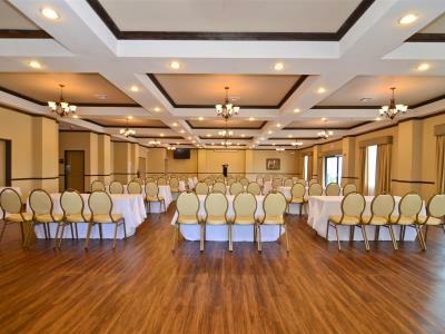 Hotel Western At Fork Inn&suites