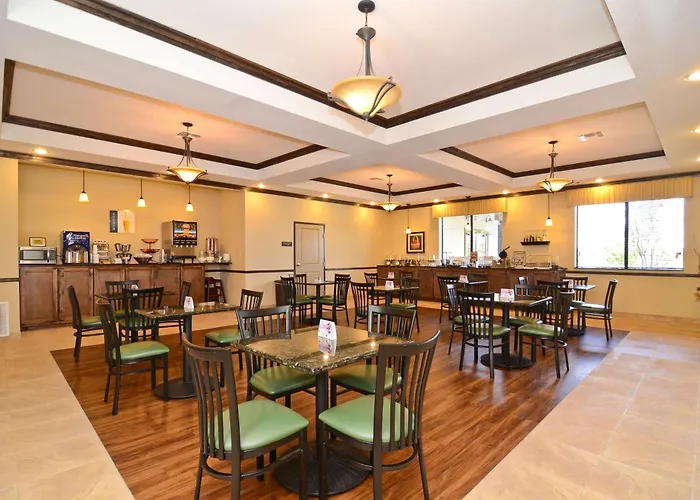 Best Western Plus Emory At Lake Fork Inn & Suites