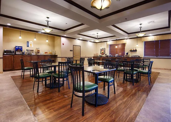 Best Western Plus Emory At Lake Fork Inn & Suites