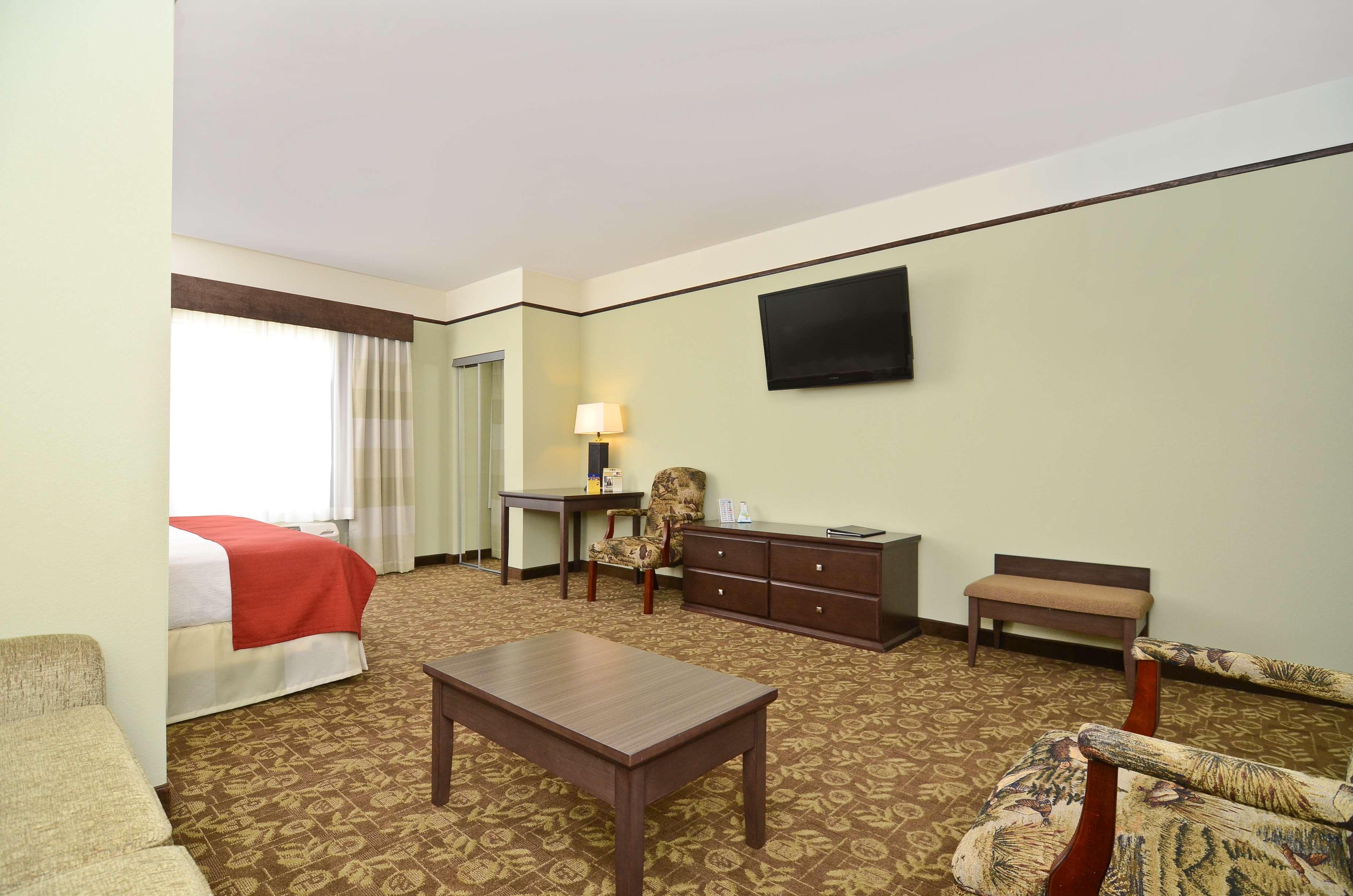 Western At Fork & Hotel Emory